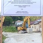 Foto Papan Larangan Aktifitas tambang pasir Hative Besar yang dipasang oleh Keluarga Tuhuleruw